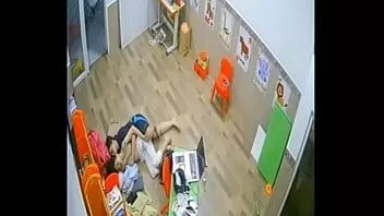 Reproduzir Phát hin v ngoi tình cùng em r xem câmera