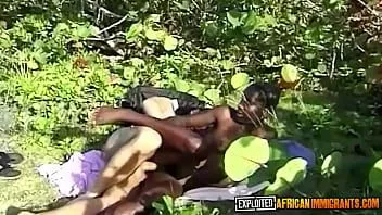 play Sesso di safari turistico tedesco retrò interrazziale all'aperto arrapato