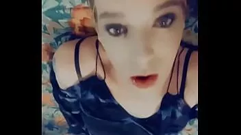 Redare Fata elegantă vrea să fie futută pe pat