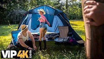 play Vip4k। फ़ॉरेस्ट स्ट्रॉबेरी बेट ने आग की सवारी की
