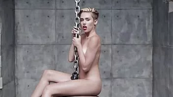 play Miley cyrus - boule de démolition explicite et non coupée (vidéo officielle) hd