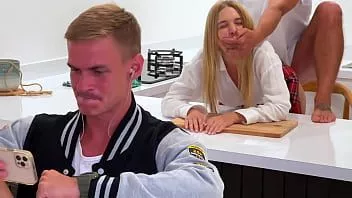 play Californiababe trompe son petit ami cocu derrière son dos