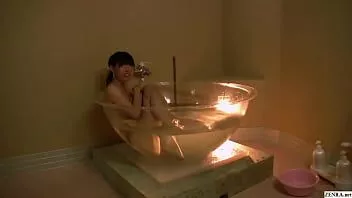 play Japanische Amateur-Bootsfahrt und Baden in seltsamer Badewanne