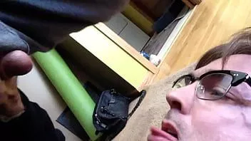 Reproduzir Pingando suco (precum) na minha boca