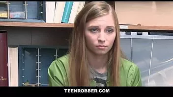 play Teenrobber - minik sarışın hırsız memurla hiçbir ücret ödemeden seks yapmayı kabul ediyor - ava parker