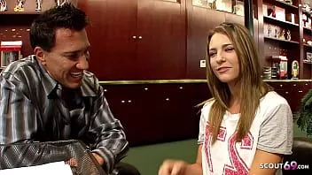 play Cute teen Shyla Jameson seduz para foder por seu chefe de pau grande