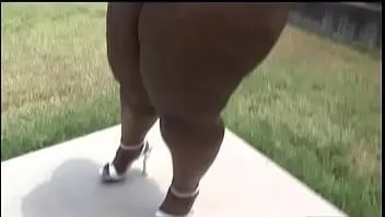 play Chica muy enorme ms alotofties follada por un tipo negro y se llena la boca de semen
