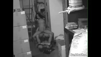 Redare O fetiță sexy care înșală o drapă cu pula tare