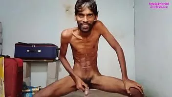 play Rajeshplayboy993 masturbándose la polla, mostrando el culo, sacudiendo el trasero y corriéndose