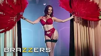 play Jasmine James fa uno spettacolo di danza seducente per Danny e realizza la sua fantasia di raggiungere il suo cazzo mostruoso - Brazzers