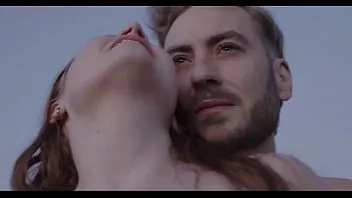 play টিভি শো থেকে রেডহেড নির্লজ্জ fucks লোক যখন বাড়িতে তার মা শোক