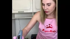 play A enfermeira loira MILF dá uma depilação quente a um pau gordo