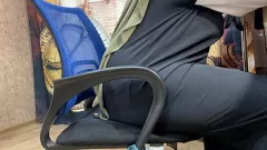 play MILF arab-îmbrăcat în hijab are o sesiune solo aburitoare, cu un finisaj Handjob
