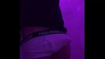 Afspelen (´ω) asmr emo winkelcentrum goth jongen projectiel ejaculatie (´ω)