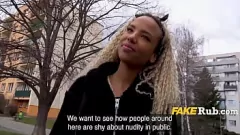 Riproduci Incontro pubblico hardcore: ragazza europea scopata da un generoso stallone nero