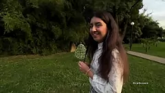 Reproduzir Wild College Teen Katty West fica travesso na floresta pública