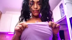 Abspielen Abril Jones wird wild in der Küche: Hardcore Amateur Blowjob & Muschi Ficken