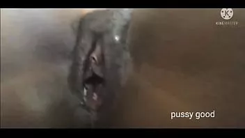 play Sie spielt gerne mit ihrer nassen Muschi