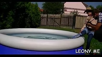 Abspielen Faszinierende Freundin Leony Aprill wird gebumst