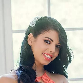 Actrita Gina Valentina