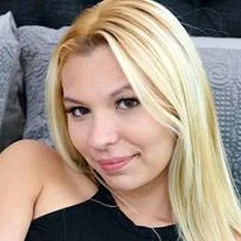 Bintang porno Sophia Sweet