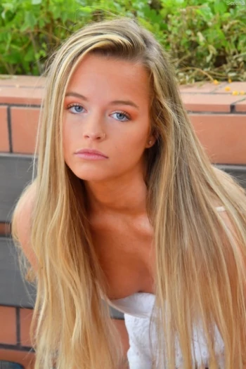 Pornostar Serena