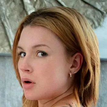 Actrita Katarina Rina